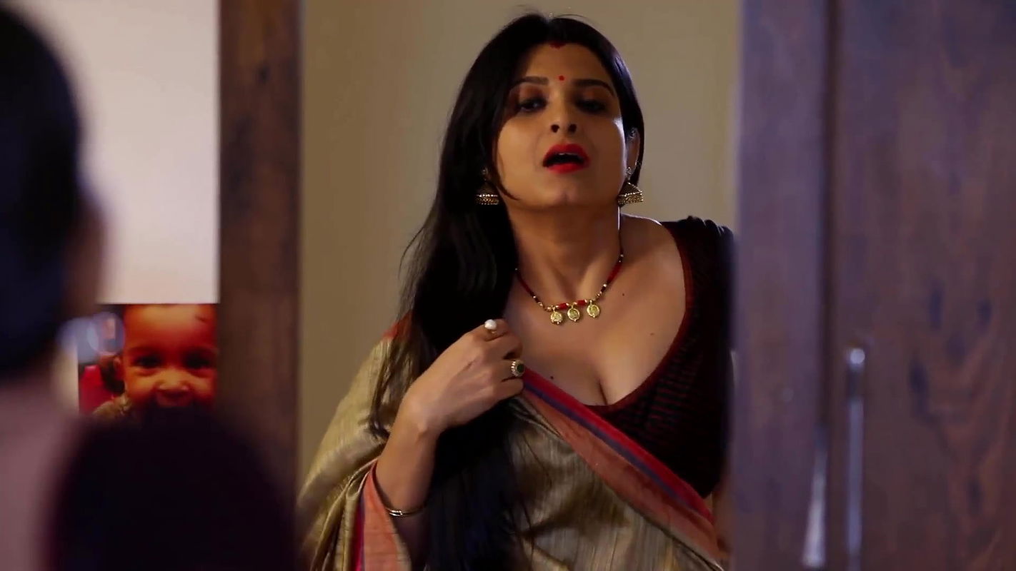 busty Serial Actress Navel and cleavage