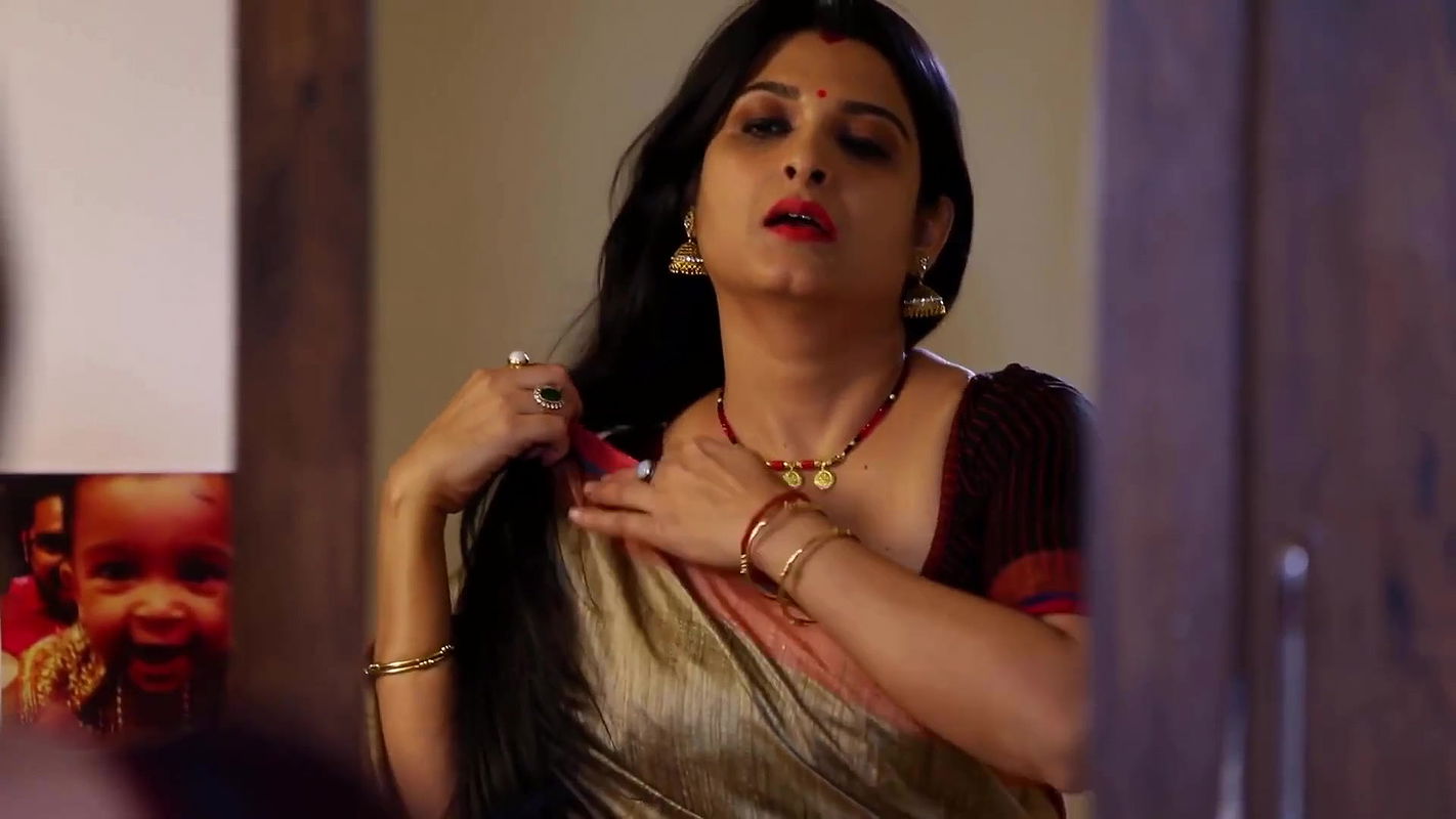 busty Serial Actress Navel and cleavage
