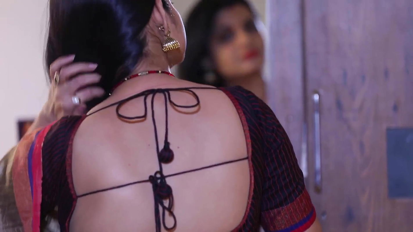 busty Serial Actress Navel and cleavage