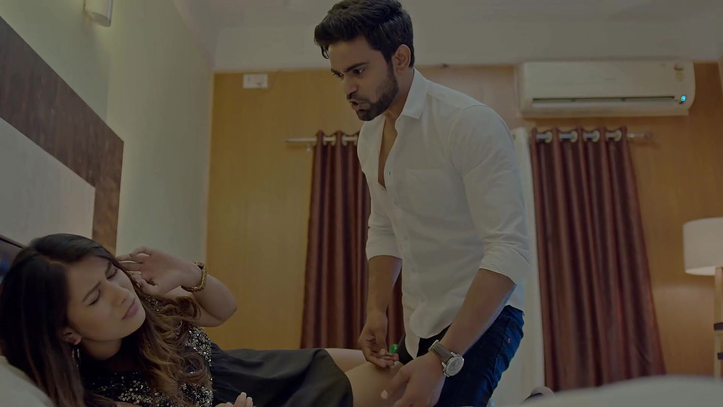 Hot busty girl and sexy girl thghs and boob scene from crime patrol