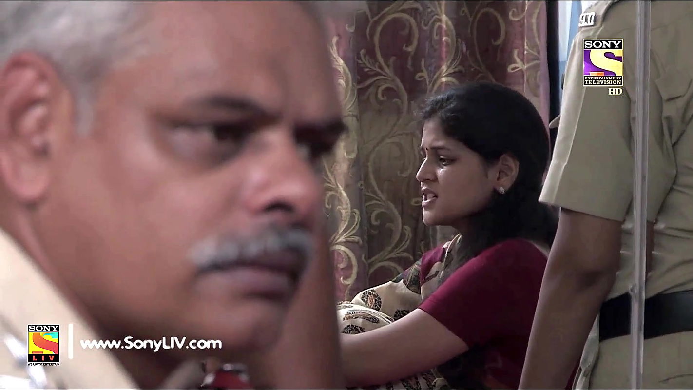 Hot lady molesting scene from crime patrol