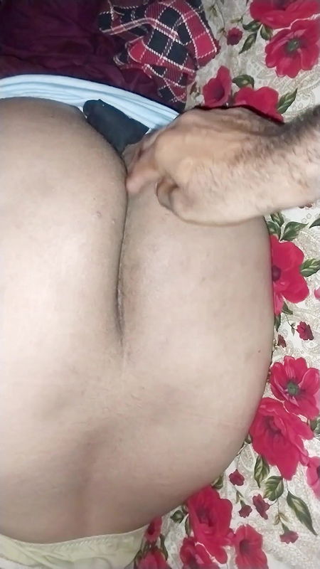 Ami k bedroom me ja k ami ko tang kiya