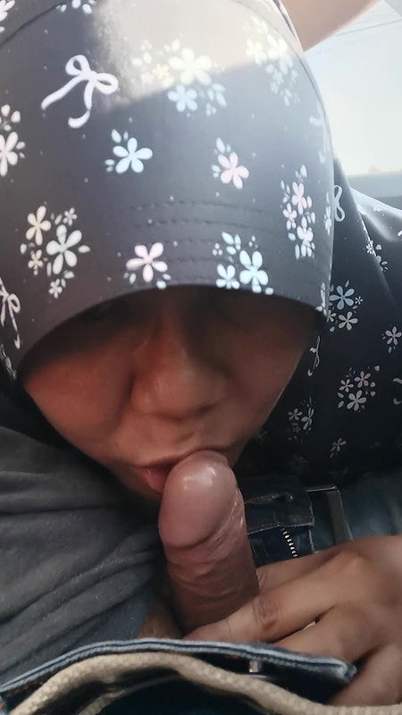 Teacher sucks a man’s cock while driving