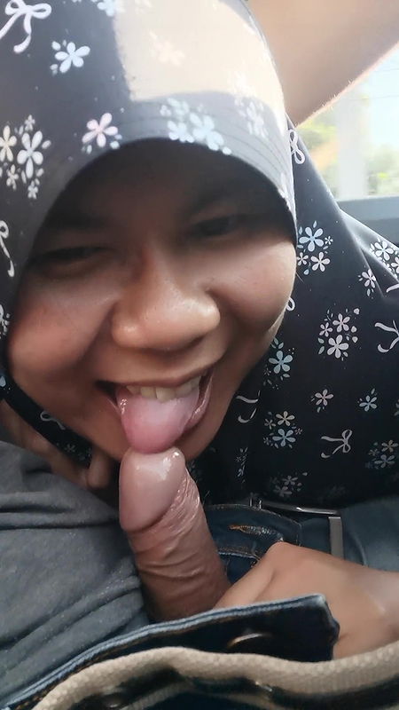 Teacher sucks a man’s cock while driving