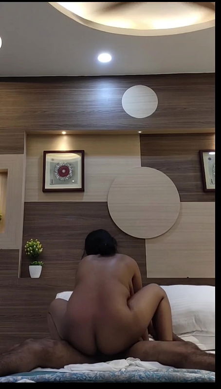 Horny Bhabhi Get on My Top and Fuck Hard Until I Cum