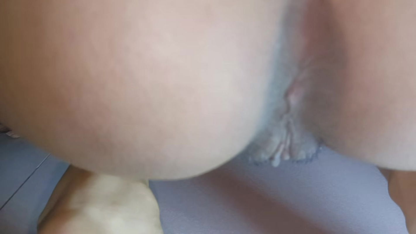 Beautiful teen girl Big Tits Showing