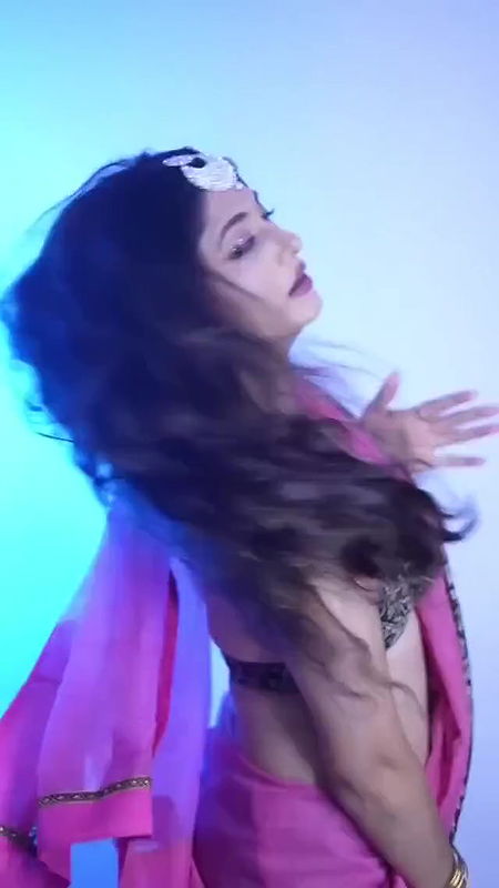 DESI DESIRE BABE SEXY HOT AND SIZZLING IN SAREE