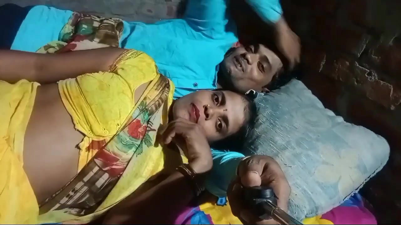 Innocent village bhabhi boobs grabbed & pressed nicely, navel grabbed in vlog