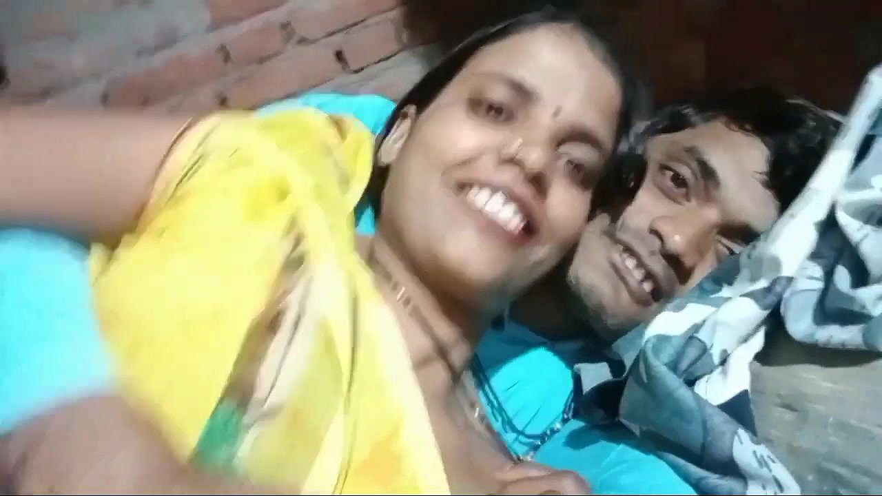 Innocent village bhabhi boobs grabbed & pressed nicely, navel grabbed in vlog