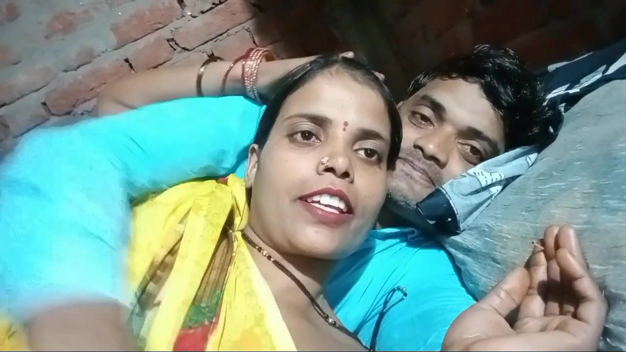 Innocent village bhabhi boobs grabbed & pressed nicely, navel grabbed in vlog