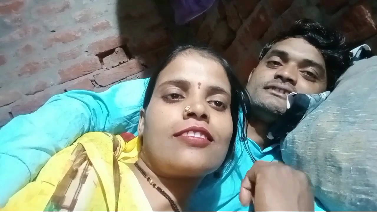 Innocent village bhabhi boobs grabbed & pressed nicely, navel grabbed in vlog