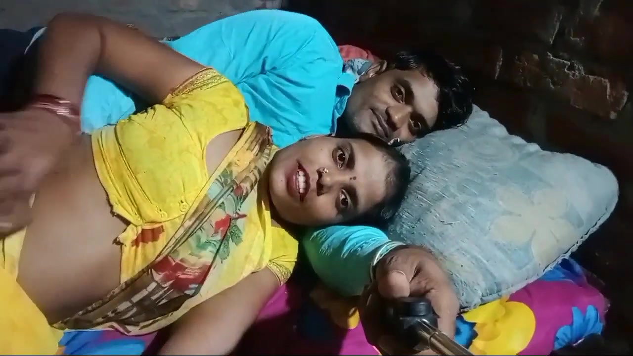Innocent village bhabhi boobs grabbed & pressed nicely, navel grabbed in vlog