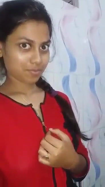 Desi Girl Showing Boobs