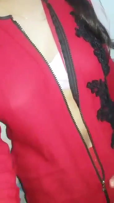 Desi Girl Showing Boobs