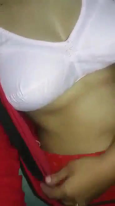 Desi Girl Showing Boobs