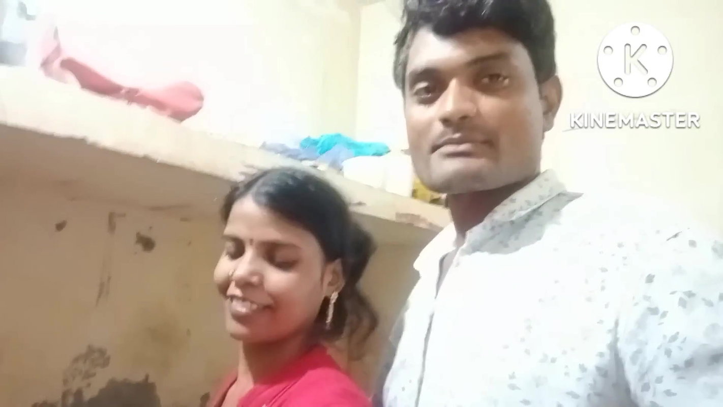 Innocent bhabhi boobs pressed & grabbed nicely in roti making vlog