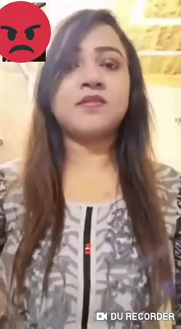 Desi Sexy Girl Showing Her Bigboobs