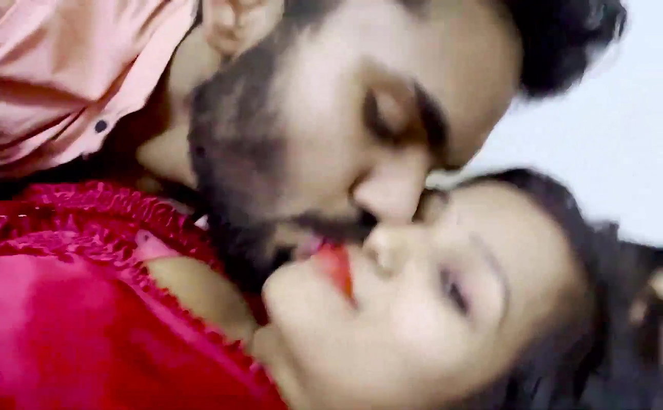 31 Mins of Hottest couples Boobs pressing, Kissing, and doing much more things