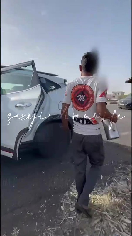 sexyindianwife Flashing Panty to Sugarcane Juice Seller