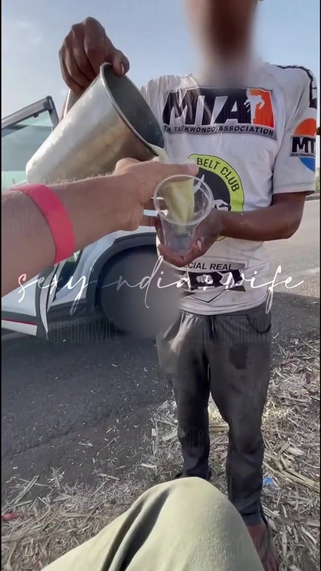 sexyindianwife Flashing Panty to Sugarcane Juice Seller