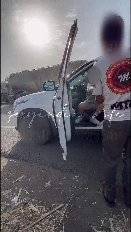 sexyindianwife Flashing Panty to Sugarcane Juice Seller