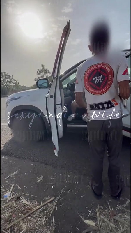 sexyindianwife Flashing Panty to Sugarcane Juice Seller