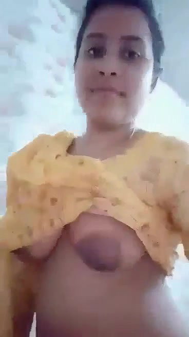 Bangladeshi Bhabhi Shows Her Boobs and Pussy