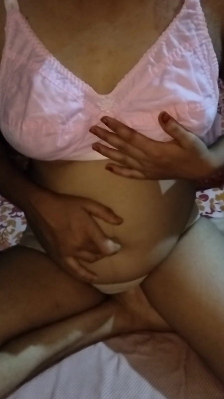 Bangladeshi vabi fingaring her sexy pussy