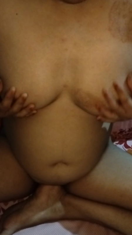 Bangladeshi vabi fingaring her sexy pussy