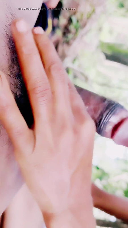 A hottest girl was fucking with her boyfriend in jungle