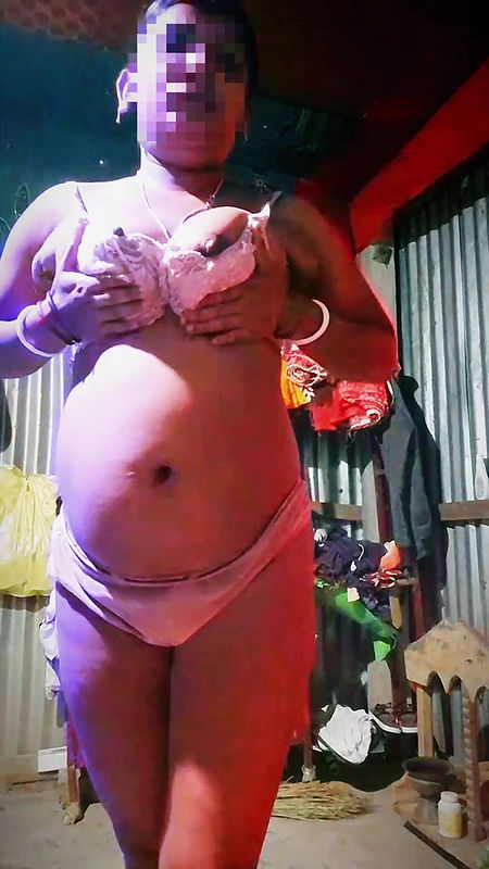 Lokal mamoni bhabi hot mastarbeit in solo so sexy in indian village girl