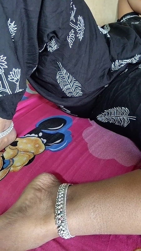 Desi hot sexy bhabhi pussy fingering home alone masturbating