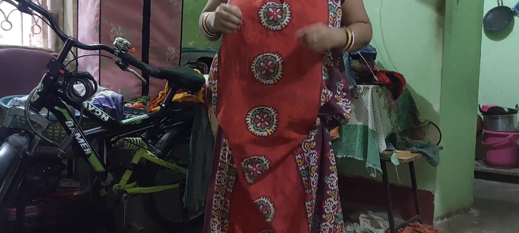 Sasur Ne Bahu ko chusna sikhaya