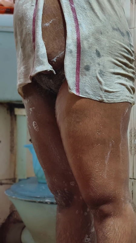 Salem mallu girl bathing