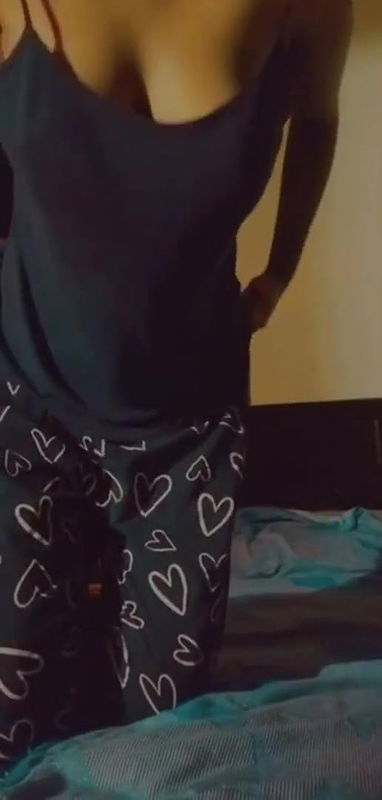 DESI HOTTY BABE BUSTY MELONS DISPLAYING