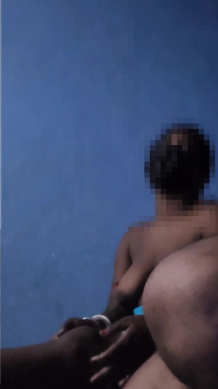 Big hand inserted in the pussy of village Bhabhi live hard fingerings