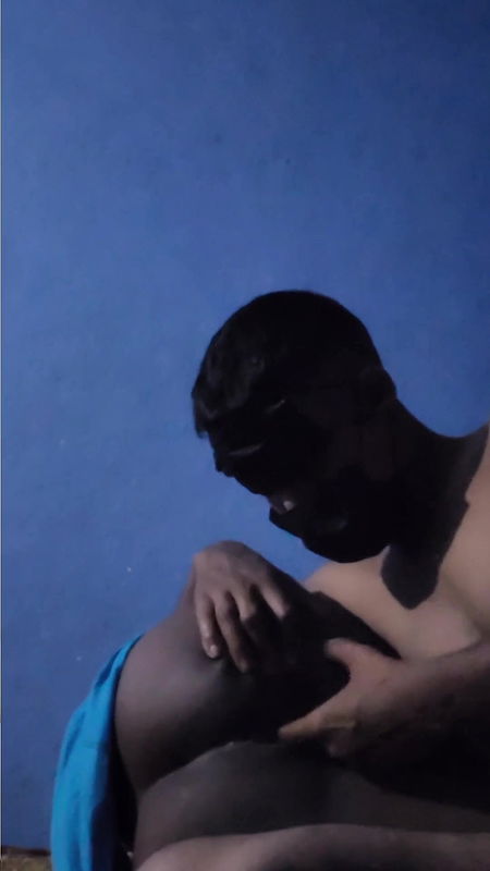 Big hand inserted in the pussy of village Bhabhi live hard fingerings