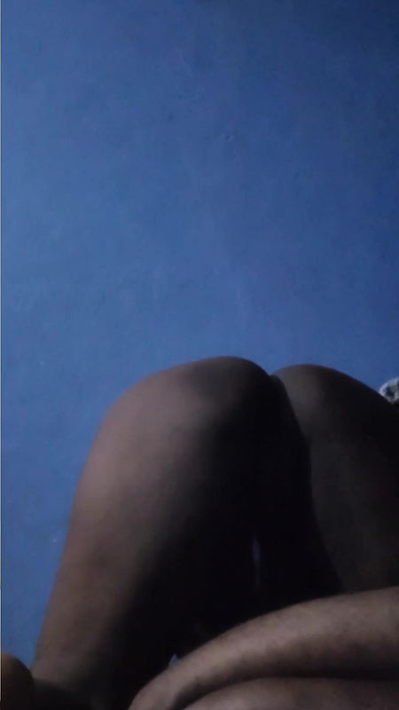 Big hand inserted in the pussy of village Bhabhi live hard fingerings