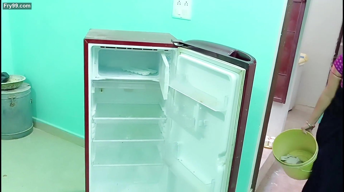 Indian Aunty Rupa Hottest Ass & Hip Show Fridge Cleaning Vlog