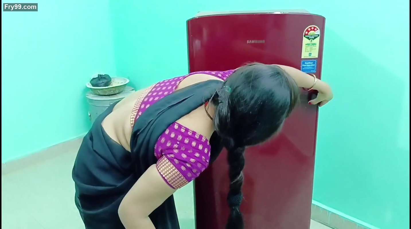 Indian Aunty Rupa Hottest Ass & Hip Show Fridge Cleaning Vlog