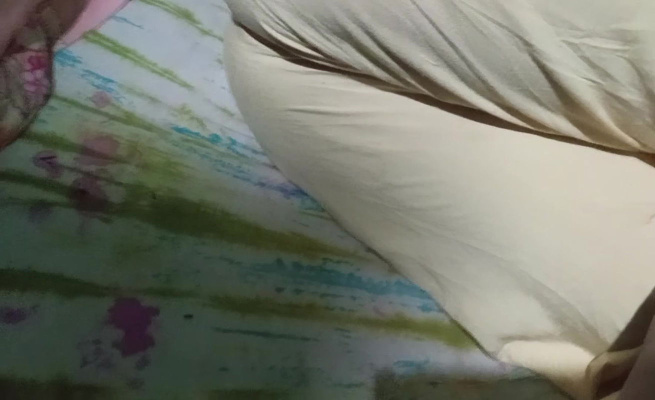 Stepsister show her cute pussy when I want to see