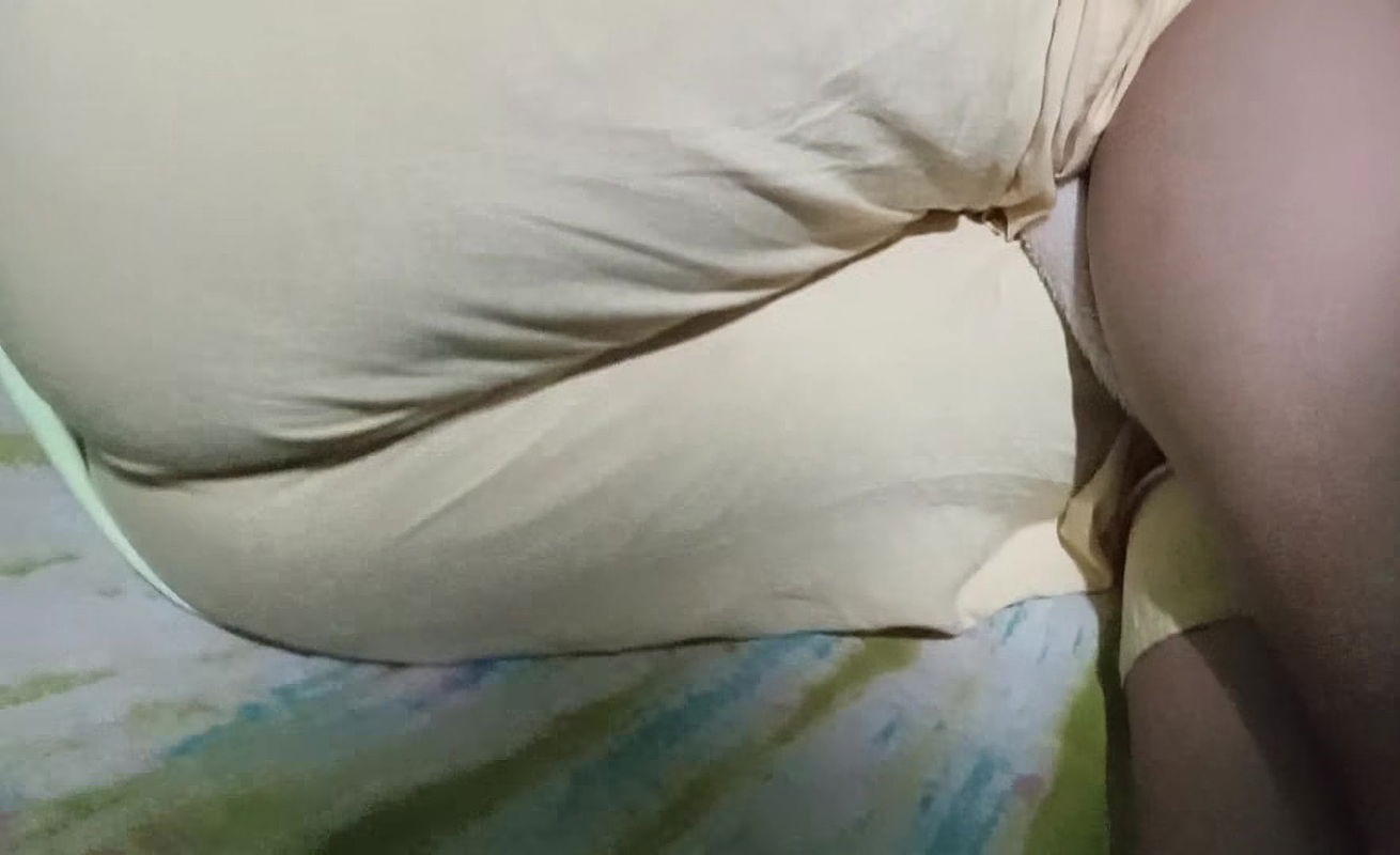 Stepsister show her cute pussy when I want to see