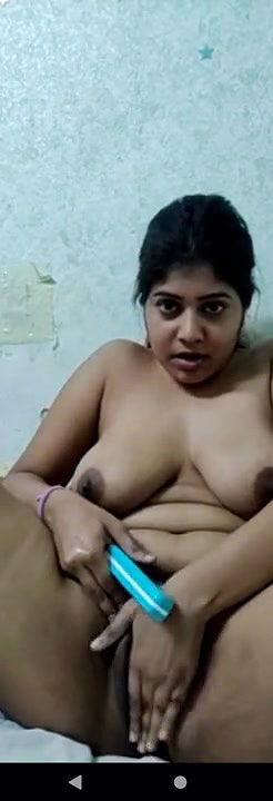 Desi bhabhi masturbating