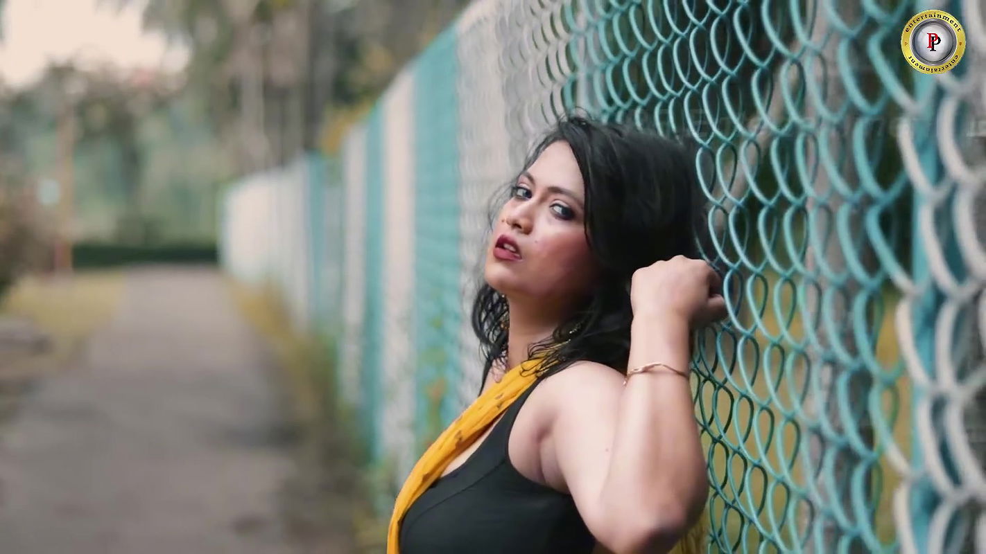 Horny priyanka kundu hot cleavage and navel show photoshoot