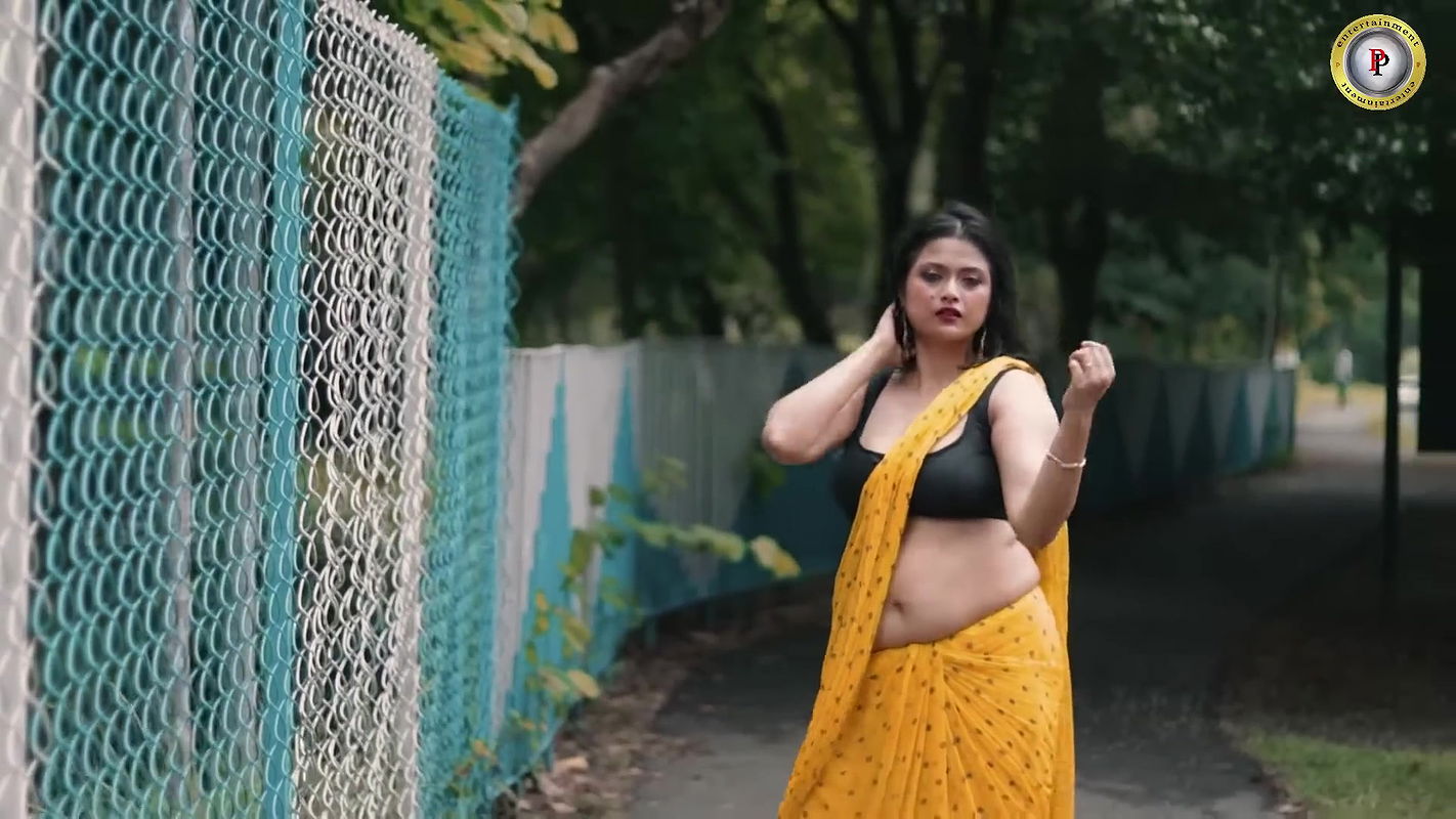 Horny priyanka kundu hot cleavage and navel show photoshoot