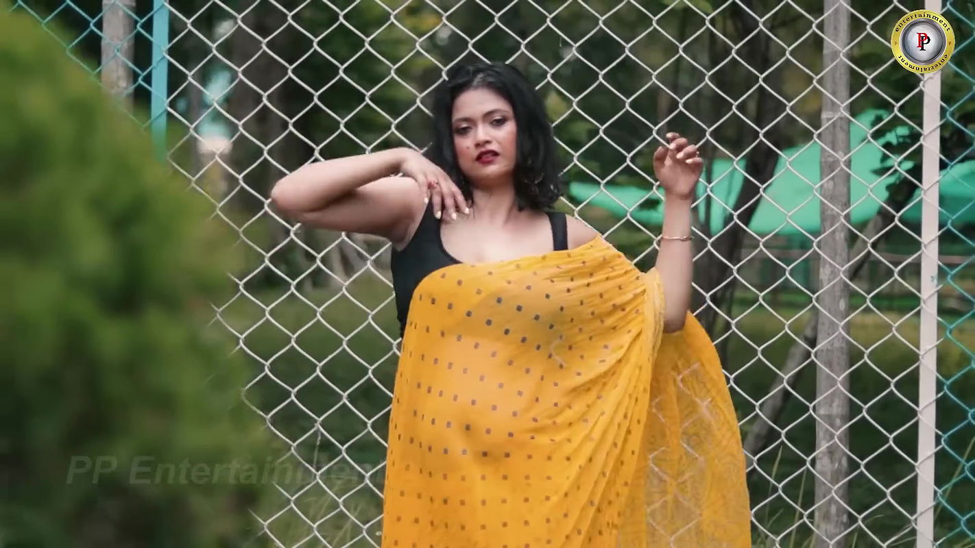 Horny priyanka kundu hot cleavage and navel show photoshoot