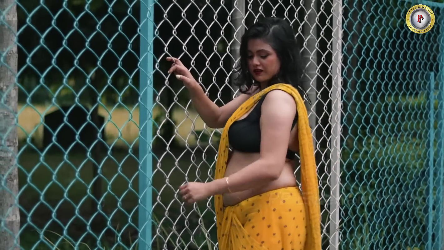 Horny priyanka kundu hot cleavage and navel show photoshoot