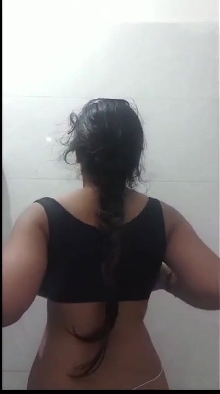 Cute Desi girl Shows her Boobs and Pussy (Updates)