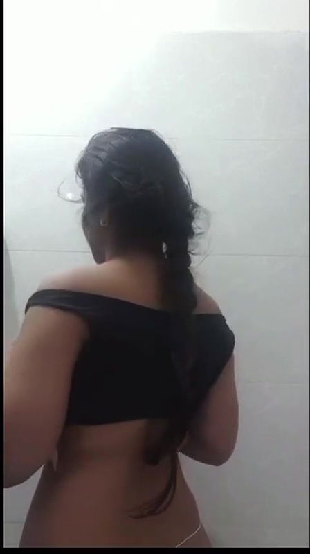 Cute Desi girl Shows her Boobs and Pussy (Updates)