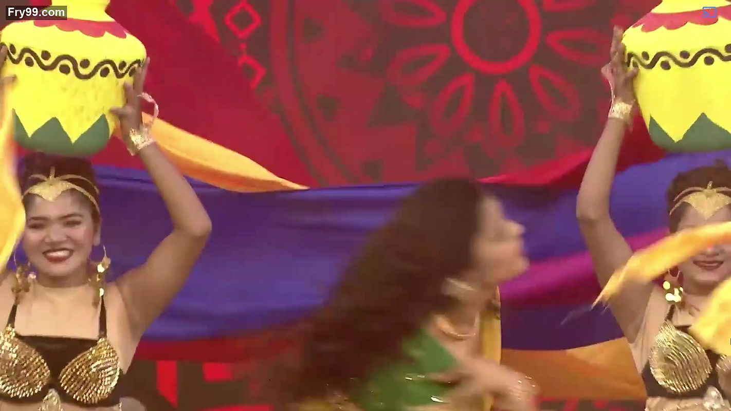 Milf Anchor Shyamala Rare Super Hot Fleshy Jiggling Deep Navel Exposing Dance